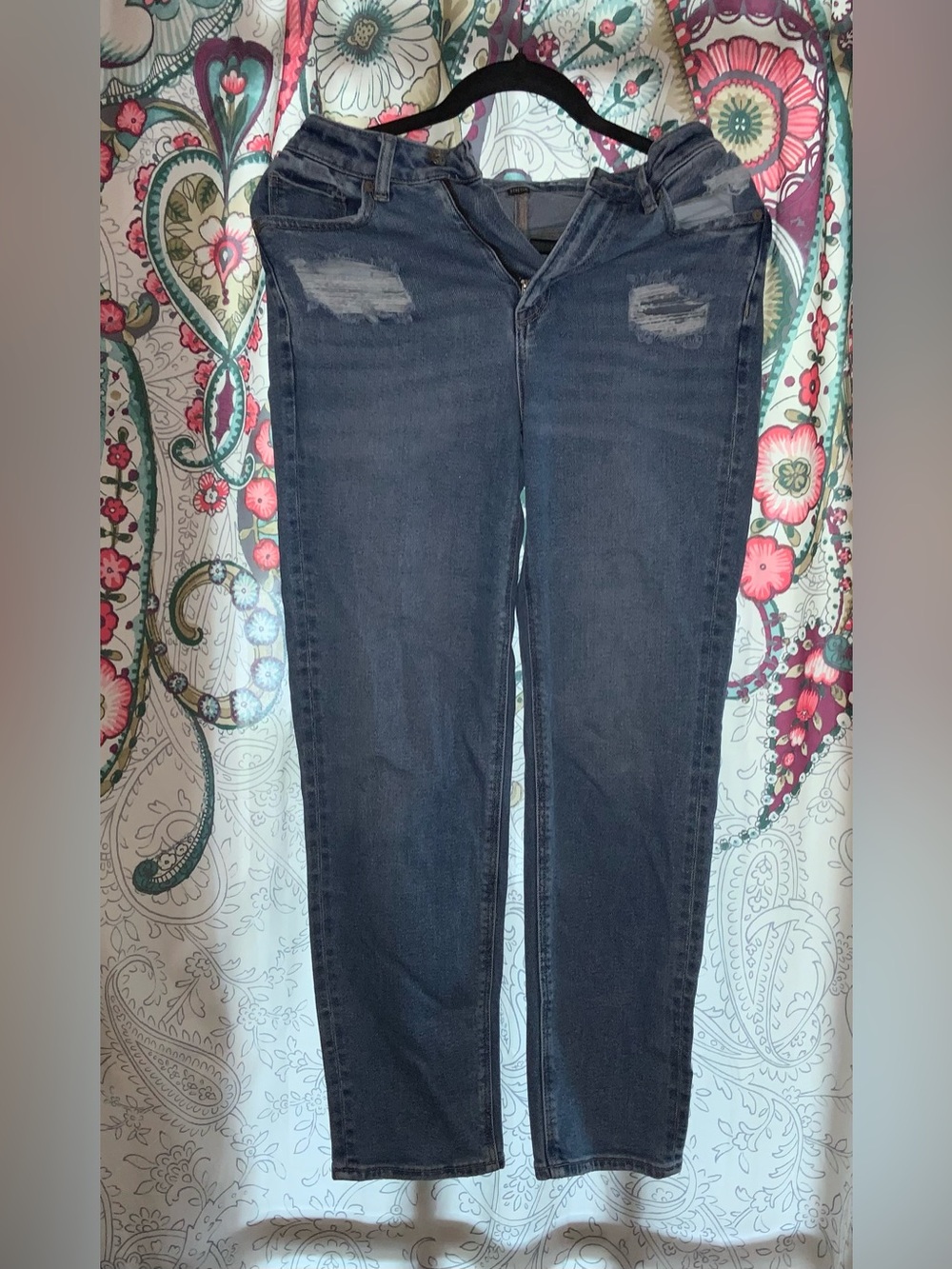 Size 2 Reg American Eagle Mom Jeans Comfort Stretch Waistband Distressed Medium